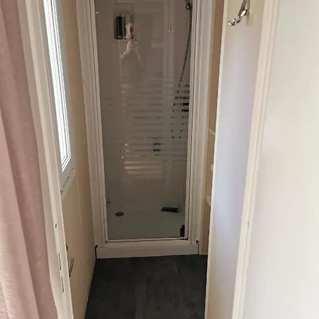 Camping Mobil-home En Camping**** *