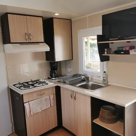 Kemping Mobil-home En Camping****