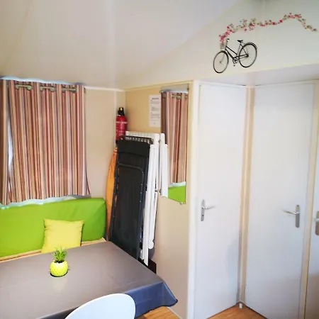 Mobil-home En Camping**** * Vic-la-Gardiole
