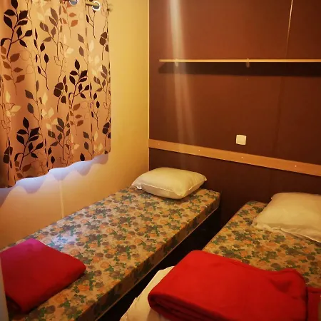 Mobil-home En Camping****